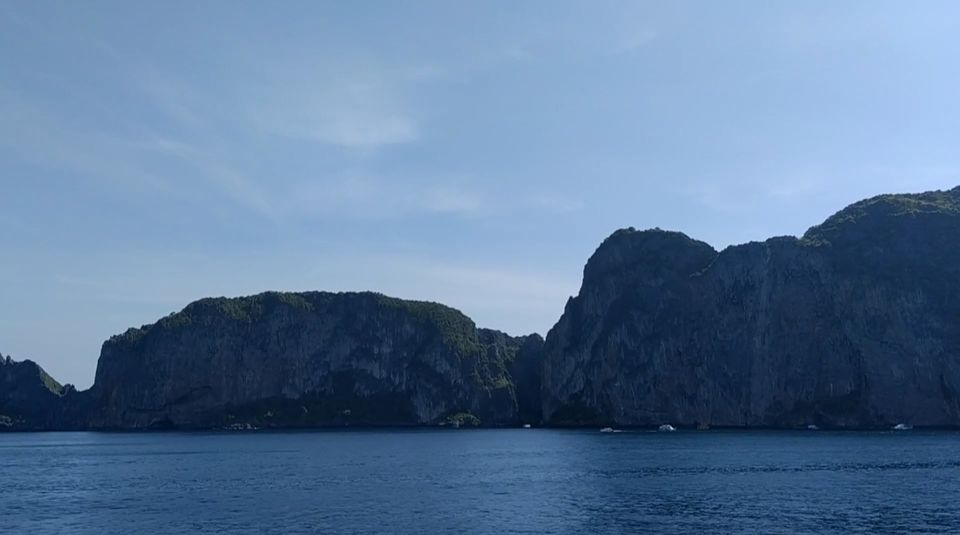 Photo of Islands of Phuket - PHI PHI LE and PHI PHI DON by Sohini Roy.