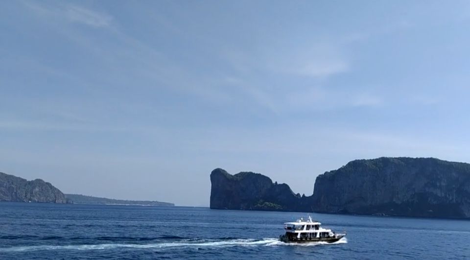Photo of Islands of Phuket - PHI PHI LE and PHI PHI DON by Sohini Roy.