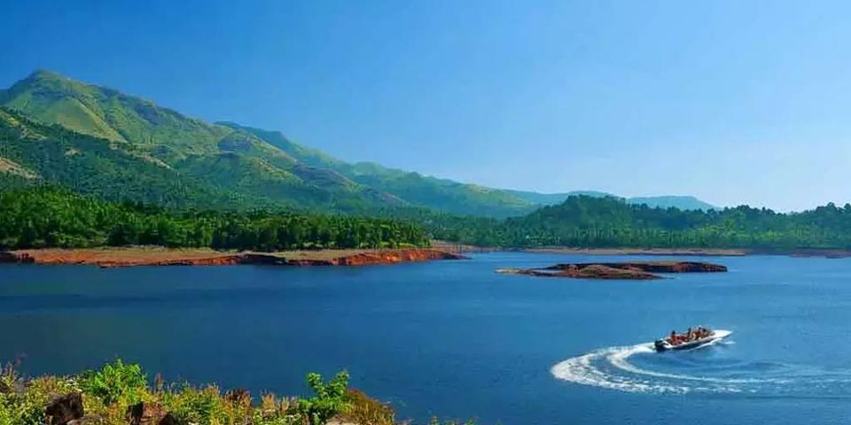 Photo of केरल,खड़े मसालों की सौंधी खुशबू के बीच ये 15 स्थान केरल के असीम सुंदरता वाले पारंपरिक,लोकप्रिय हैं। by Neha Gupta