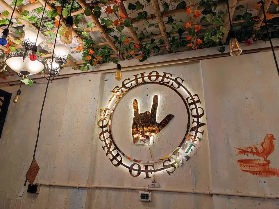 Photo of जो सुन नहीं सकते, जो बोल नहीं सकते वो ये पुरा कैफे चलाते हैं- दिल्ली का एक UNIQUE CAFE ECHOES by Travel sutra Suman's way