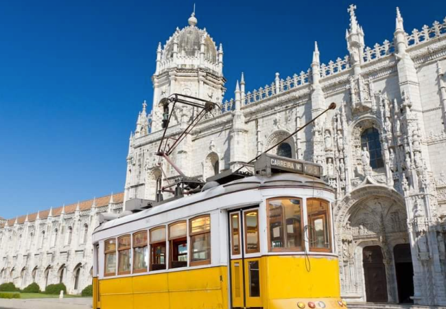 Photo of What You Should Know Before Visiting Lisbon, Portugal by Dayna Stephens