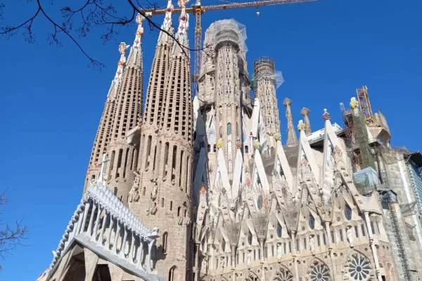 Photo of Must-See Attractions in Barcelona for First-Time Visitors by Dayna Stephens