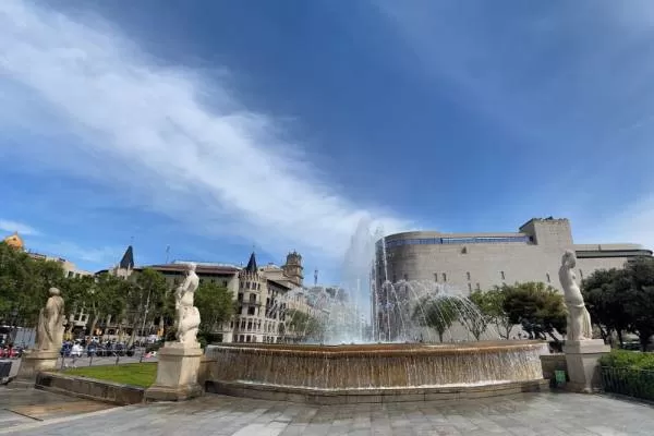 Photo of Must-See Attractions in Barcelona for First-Time Visitors by Dayna Stephens