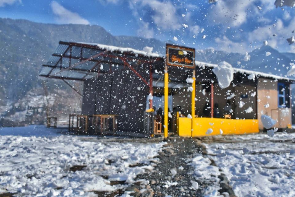 Photo of Top 5 Cafe's with Live Music in Himachal Pradesh by Rishi Bharadhwaj