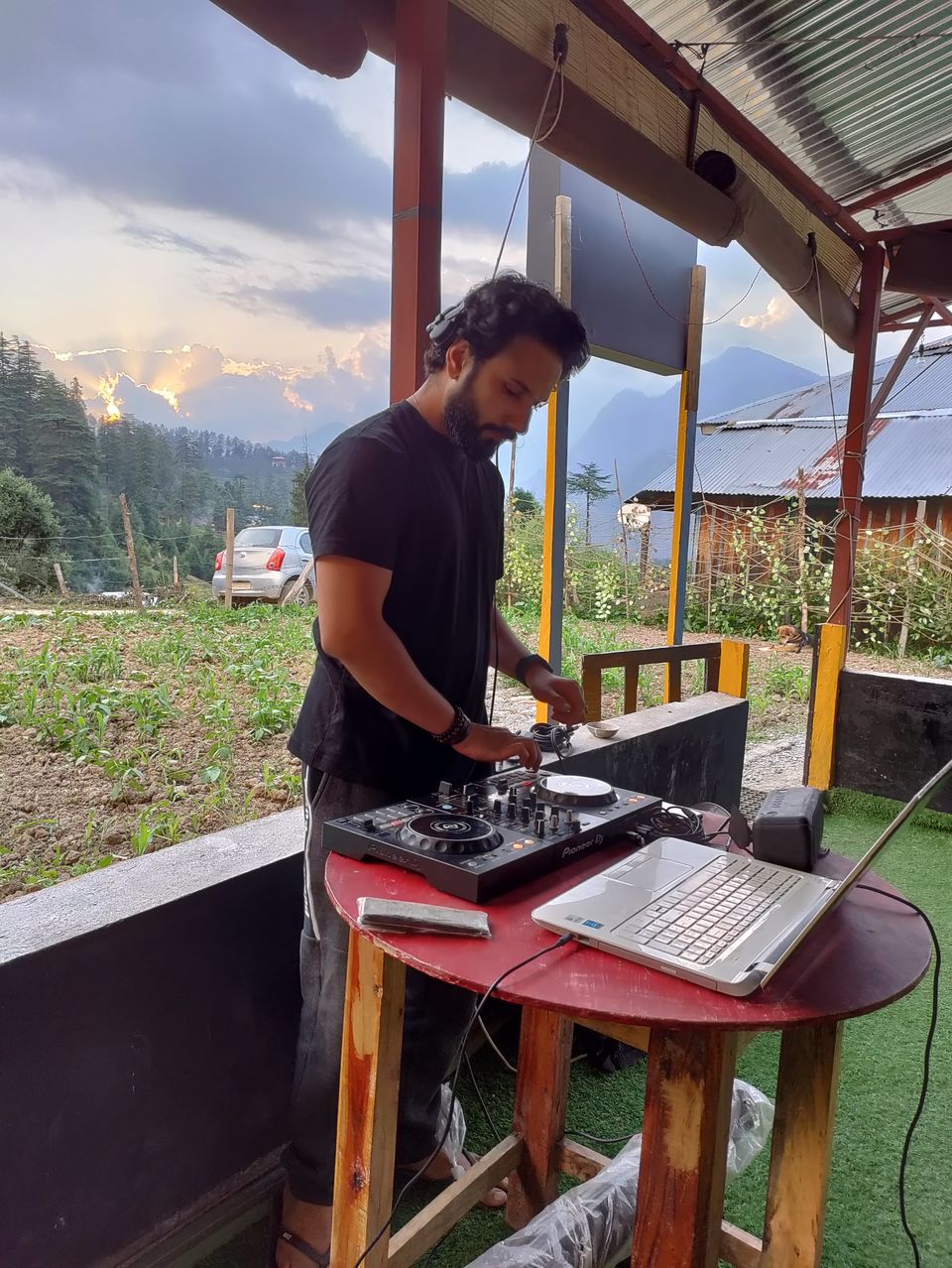 Photo of Top 5 Cafe's with Live Music in Himachal Pradesh by Rishi Bharadhwaj