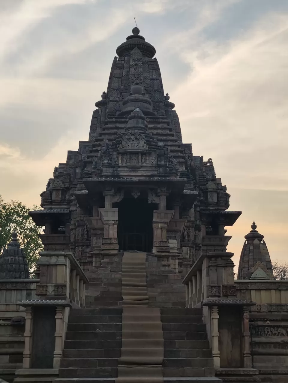 Photo of 11000 kms, 55 days, 9 states and glimpse of a foreign country – A mega road trip(6): Khajuraho by Purabi Chowdhury