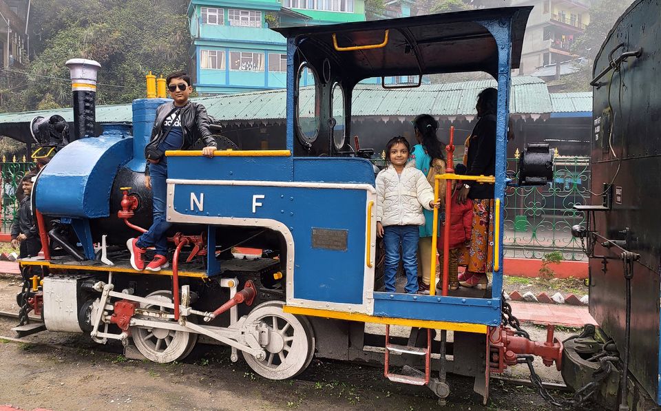 Photo of Darjeeling - Nepal (little bit) with my Lens by Yogesh K