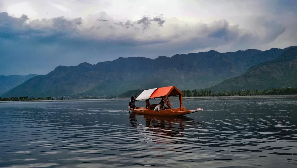 Photo of Wular Lake by Tanvi Shah (travelstoriesbytan)