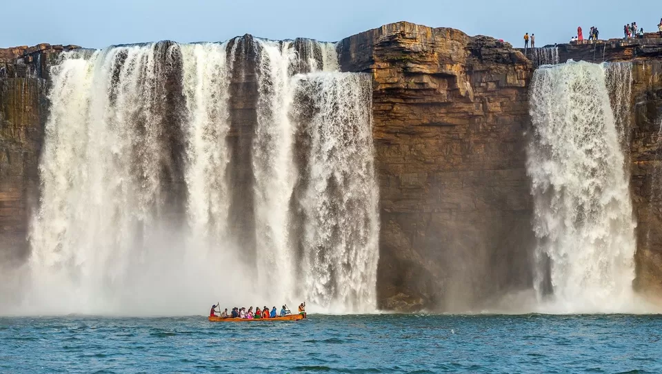 Photo of Chitrakote Waterfalls, Tiratha by Tanvi Shah (travelstoriesbytan)