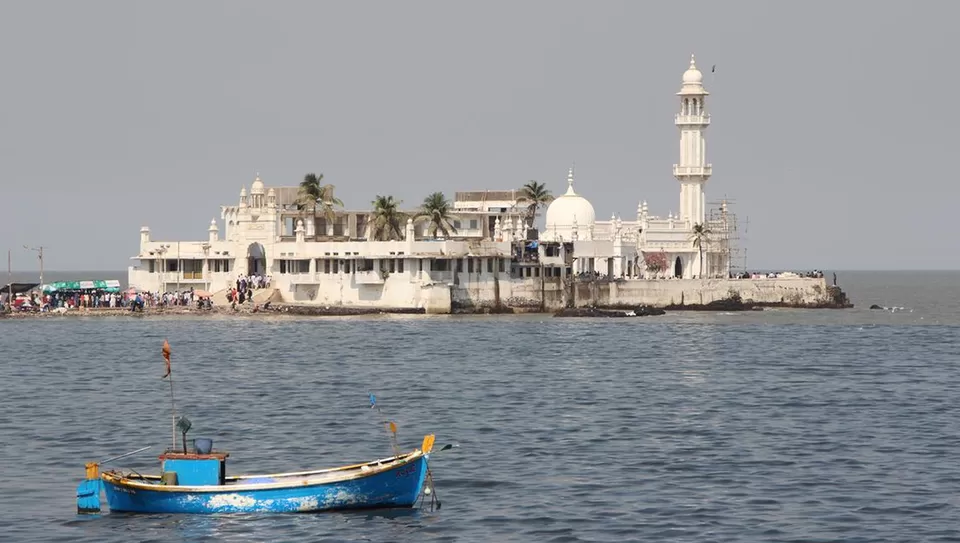 Photo of Haji Ali Dargah, Mumbai by Tanvi Shah (travelstoriesbytan)