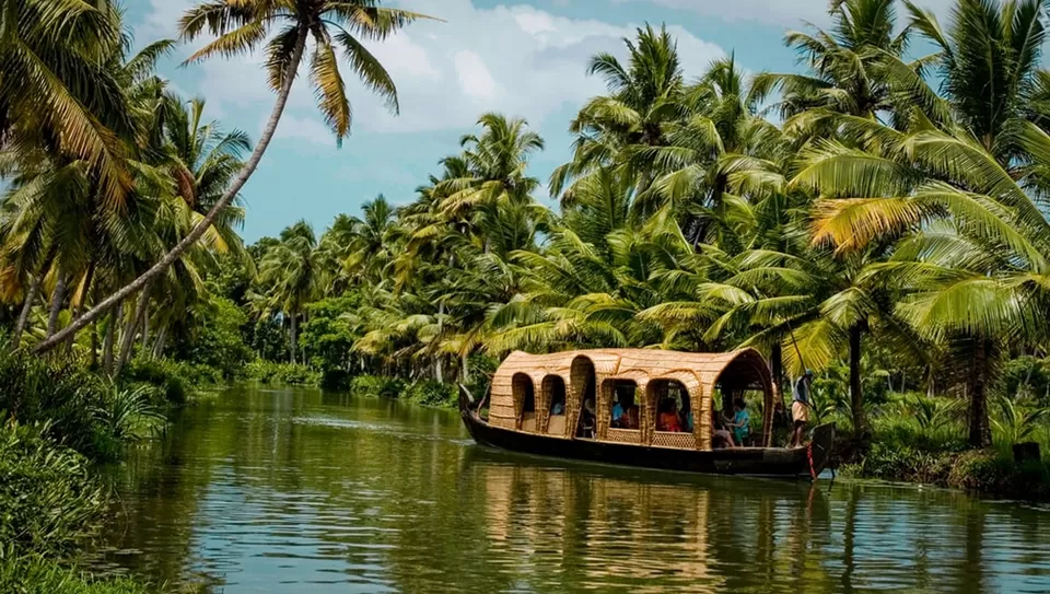 Photo of Backwaters Kerala, Alappuzha by Tanvi Shah (travelstoriesbytan)