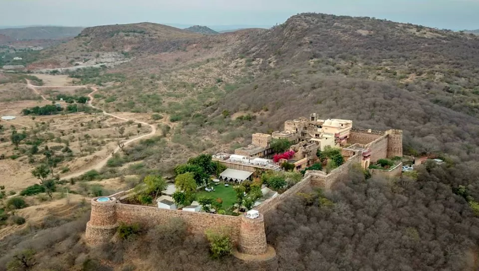 Photo of Ramathra Fort, Sapotara by Tanvi Shah (travelstoriesbytan)