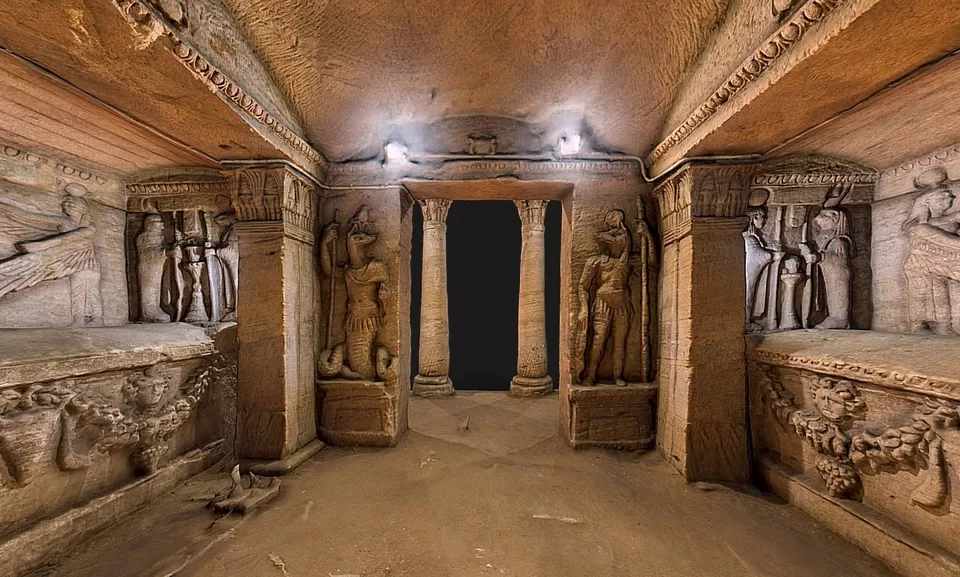 Photo of Catacombs of Kom el Shoqafa, Karmouz by Tanvi Shah (travelstoriesbytan)