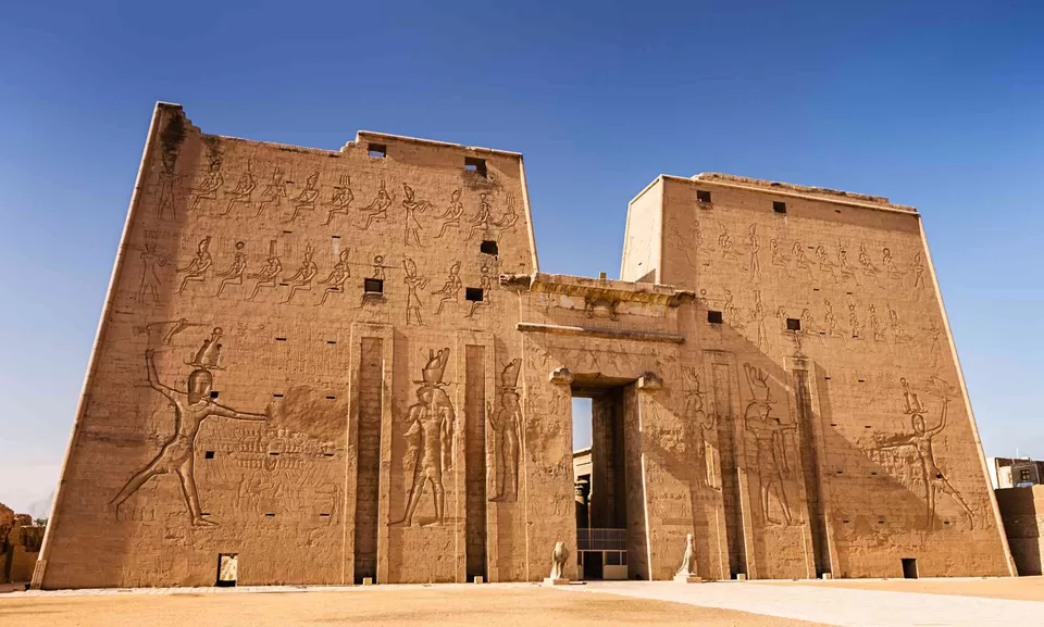 Photo of Edfu Temple, Edfo by Tanvi Shah (travelstoriesbytan)