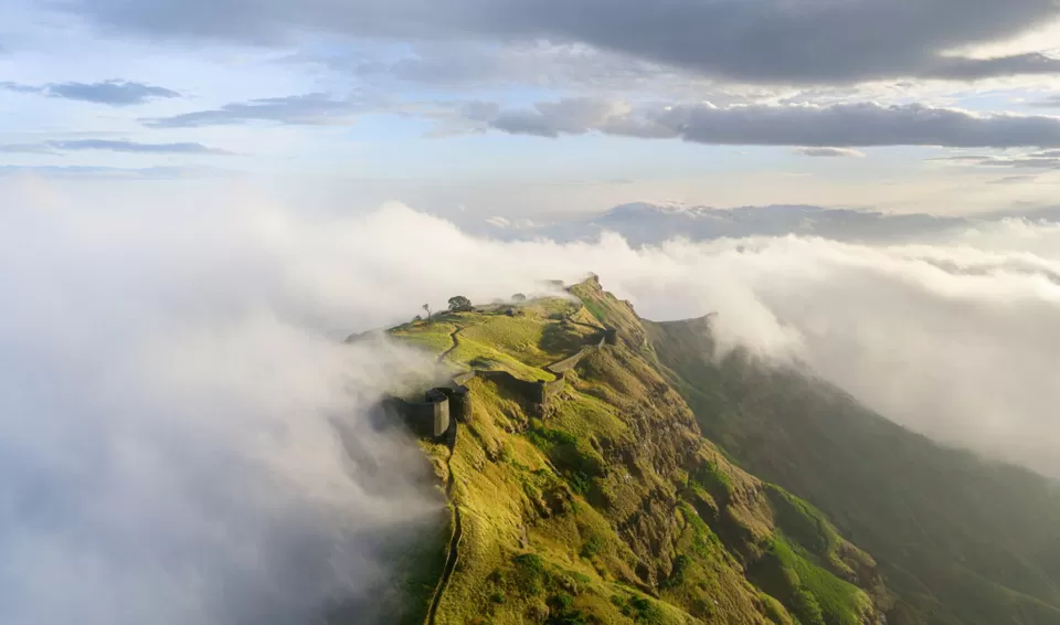 Embark On Exciting Treks In Maharashtra To Explore These Gorgeous Forts Tripoto