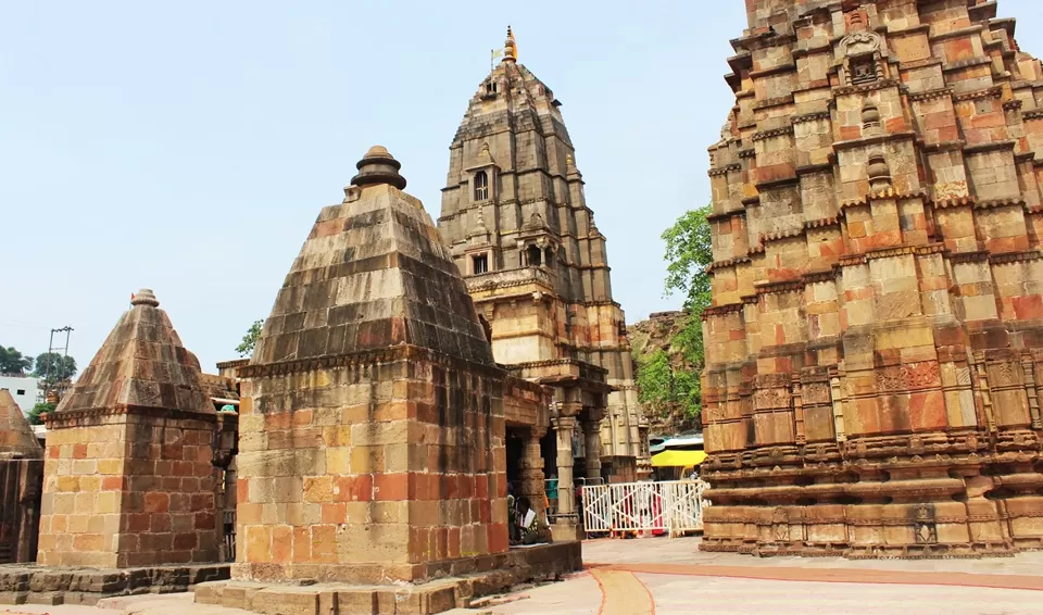 Photo of Mamleshwar Temple Road, Omkareshwar by Tanvi Shah (travelstoriesbytan)