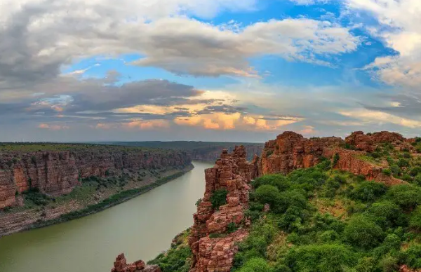 Photo of 7 Hidden Places to Visit in India in June — For Nature Lovers Who Hate Crowds by Sanya chauhan