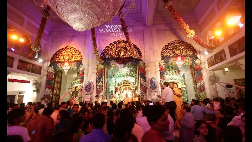 Photo of ISKCON Temple Entrance Road, Mumbai by Pragati Soni