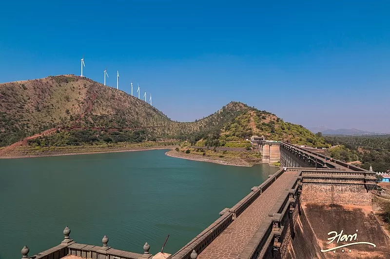Photo of Indira Sagar Dam, Mundi by Tripoto