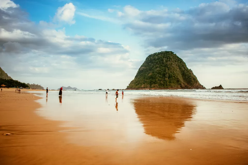 Photo of Pulau Merah 2/3 by