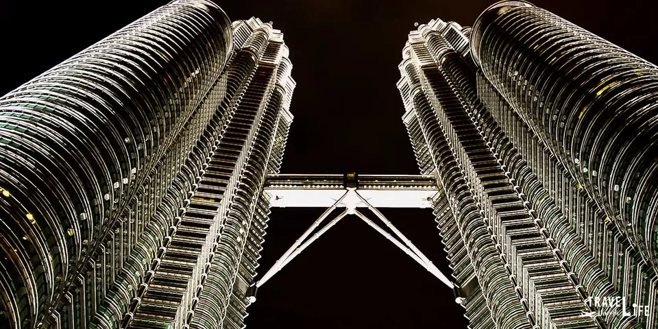 Photo of Petronas Twin Towers 1/6 by 