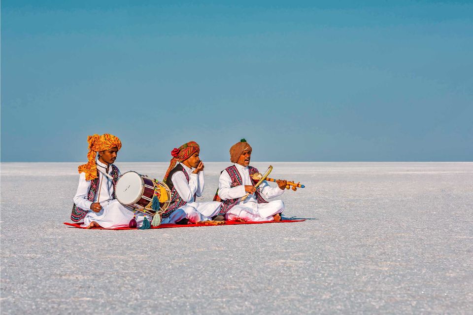 Photo of Music, Art and Culture: 10 Festivals Taking Place Across India In 2022 Winter! by Kadambari Bhatte (curlytravelmess)