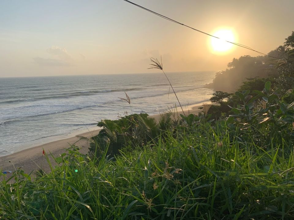 Photo of Your Complete Guide To Varkala Beach in Kerala by Kadambari Bhatte (curlytravelmess)