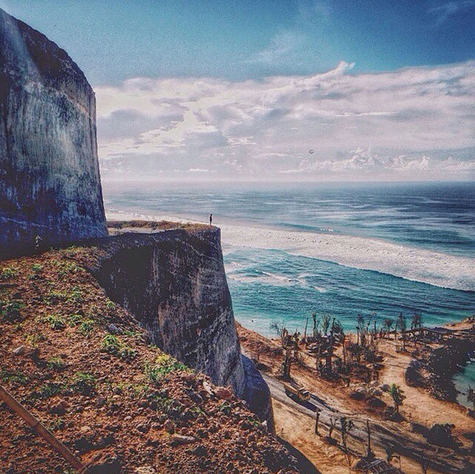 Photo of Melasti Beach, Kabupaten Badung by Kadambari Bhatte (curlytravelmess)