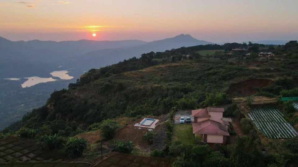 Photo of Valley View Road, Mahabaleshwar by Kadambari Bhatte (curlytravelmess)