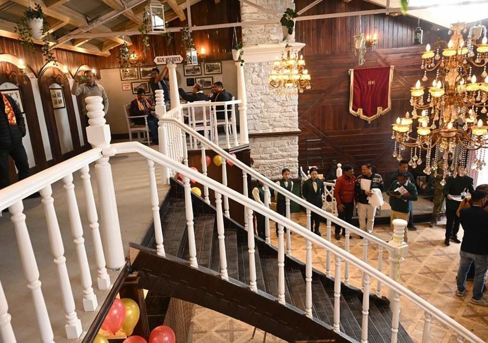 Photo of Railway Station Or A Cafe? Railways Minister's Photo Of Station Stuns Internet! by Kadambari Bhatte (curlytravelmess)