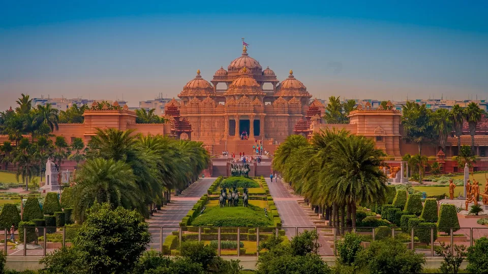 Photo of Akshardham Temple, Delhi by Kadambari Bhatte (curlytravelmess)