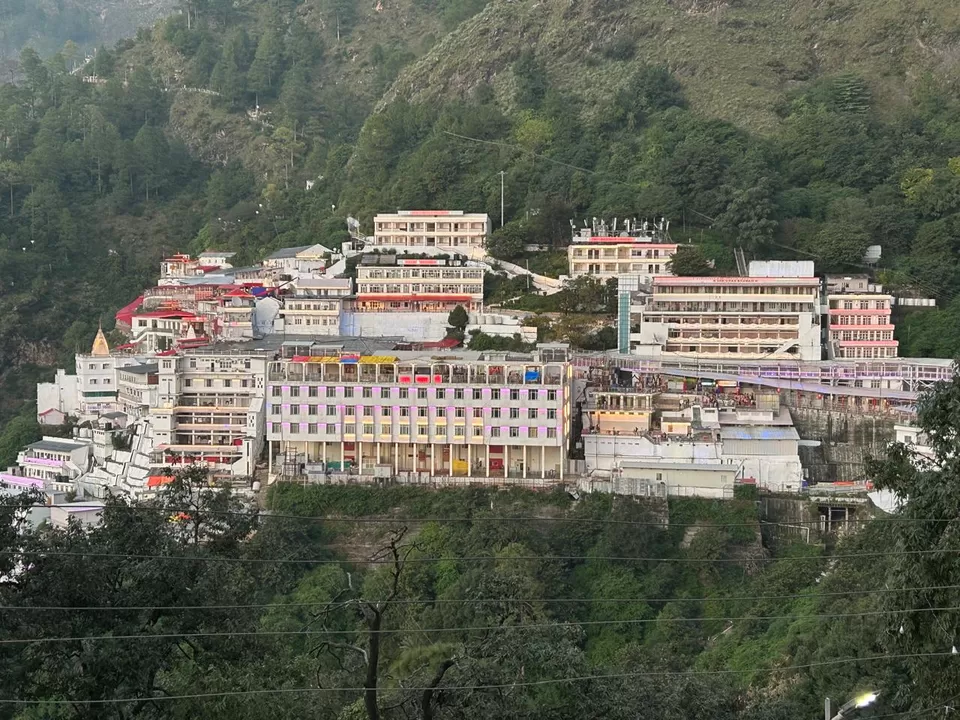 Photo of Vaishno devi ~ जम्मू (धार्मिक स्थल माँ वैष्णो देवी) by भ्रमणिका (The Voyager)