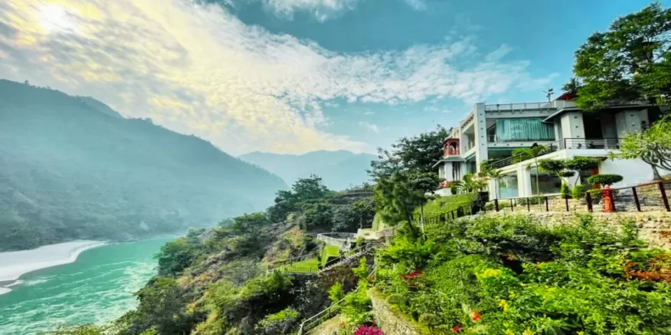 Photo of The Ultimate Guide to Rishikesh's Finest Resorts in 2024 by TravelJunkies ✔