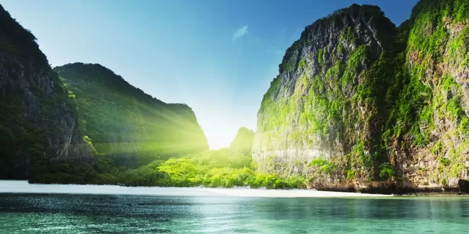Photo of Why is the Monsoon Season the Best Time to Visit Thailand? by TravelJunkies ✔