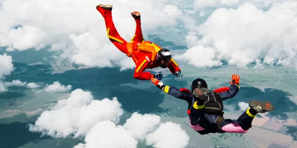 Photo of Top 5 Skydiving Destinations in Europe for Thrill-Seekers by TravelJunkies ✔