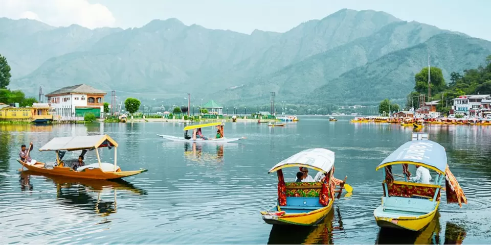 Photo of Kashmir Solo Travel: How to Explore the Paradise on Earth Alone? by TravelJunkies ✔