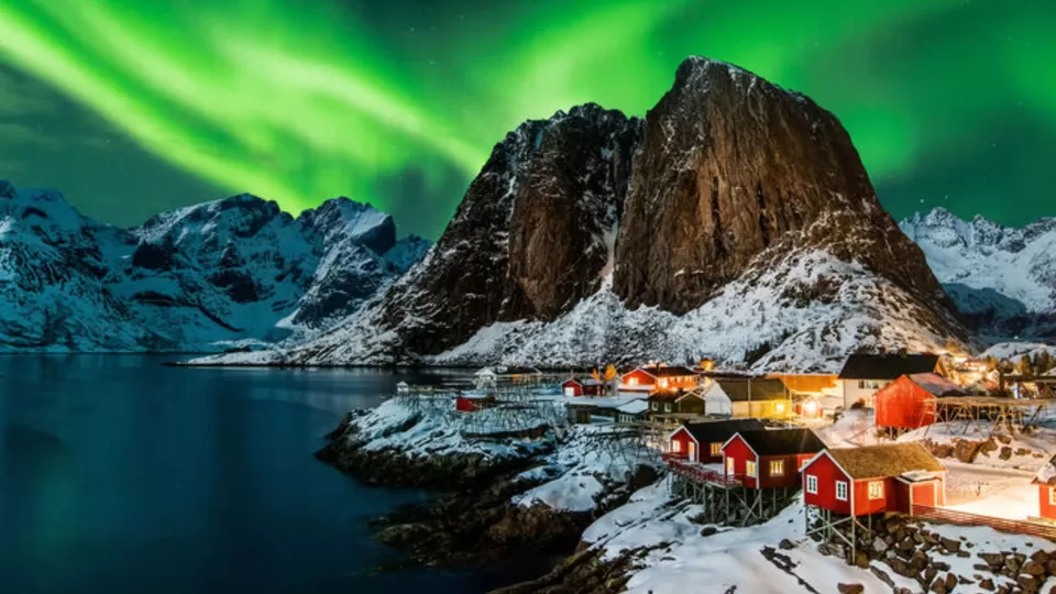 Photo of Top Reasons to Visit Norway and Witness the Northern Lights by TravelJunkies ✔