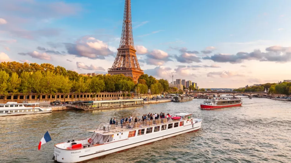 Photo of Plan Your Honeymoon in Paris: A Romantic Escape Like No Other by TravelJunkies ✔