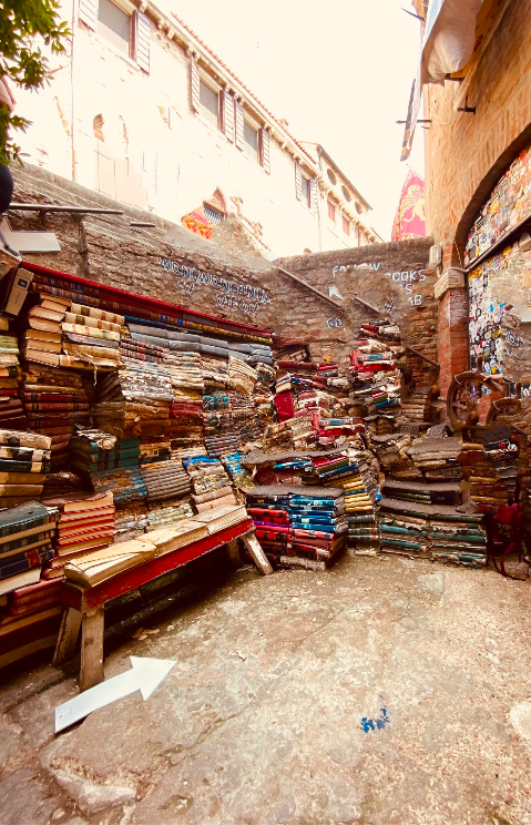 Photo of Libreria Acqua Alta, Venezia by TravelRiddle