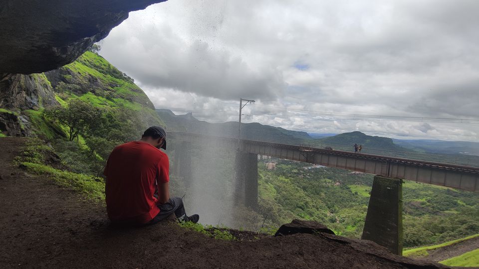 Photo of This Waterfall Across A Railway Bridge is The Latest Discovery Near Mumbai by Kanj Saurav