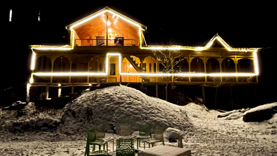 Photo of 2 hours from Jibhi, this Hostel is one of the best in Himachal by amrit singhal