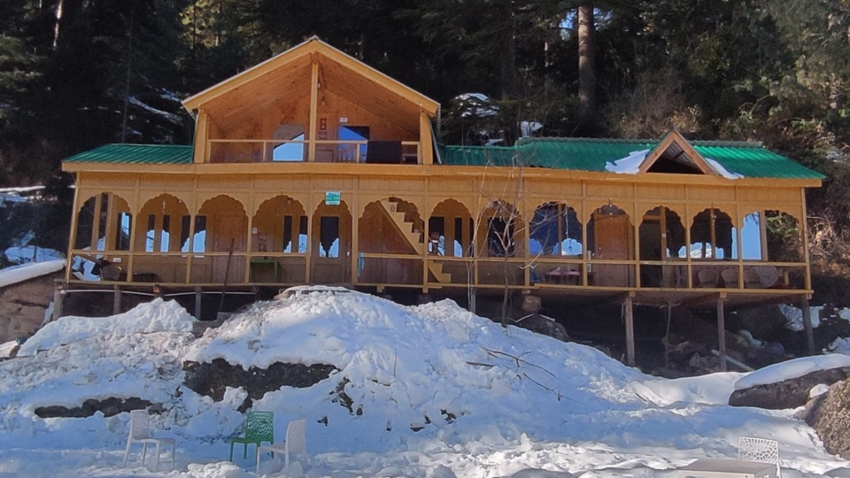 Photo of 2 hours from Jibhi, this Hostel is one of the best in Himachal by amrit singhal