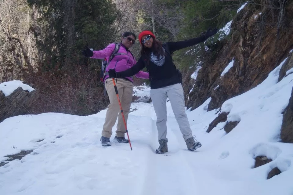 Photo of Off-beat Winter Trek to Bijlimahadev: Conquering Slippery Ice Stairs and Untouched Snow Fields!! by Uma S