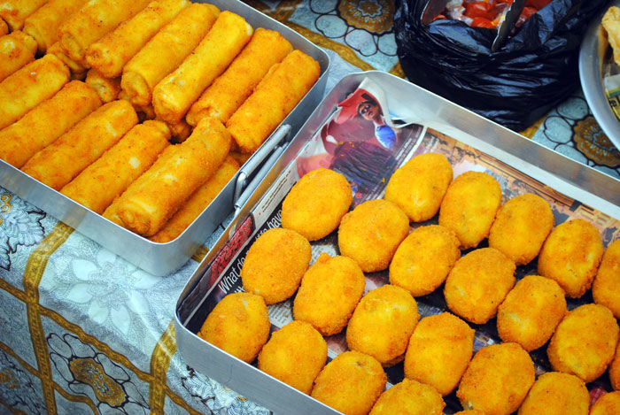 Photo of You’ll Be Stunned To Know That This Food Paradise in Calcutta Runs Only Between 5 AM to 8 AM! by Namrata Das Adhikary