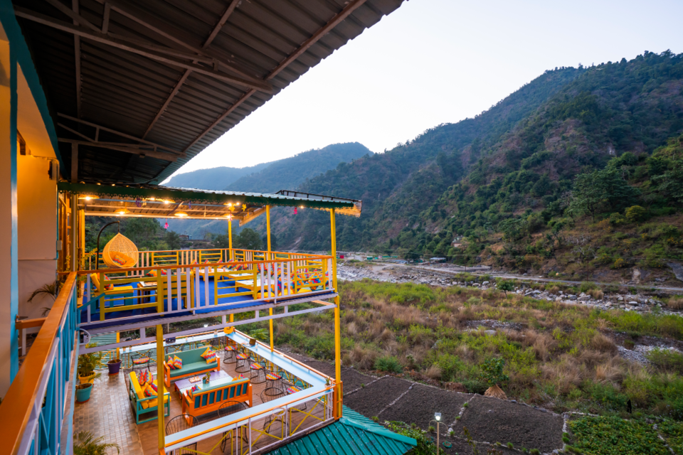 Photo of Riverside Heaven: This goSTOPS Hostel in Dehradun Looks Straight Out of a Winter Postcard by Namrata Das Adhikary