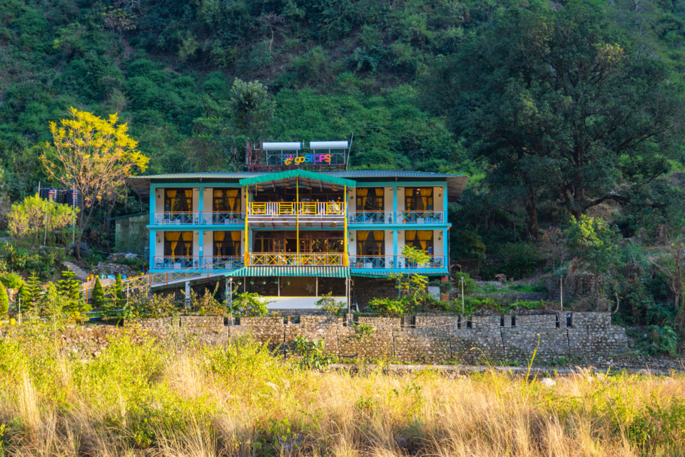Photo of Riverside Heaven: This goSTOPS Hostel in Dehradun Looks Straight Out of a Winter Postcard by Namrata Das Adhikary
