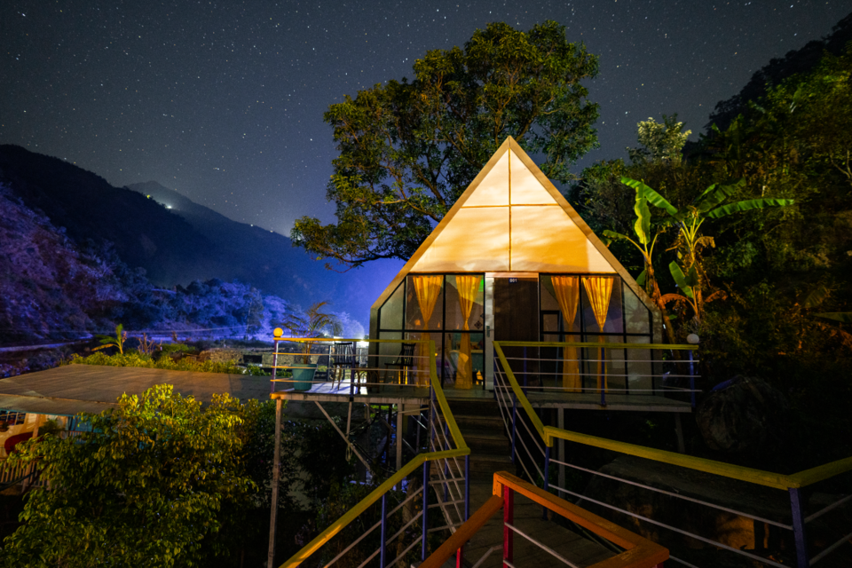 Photo of Riverside Heaven: This goSTOPS Hostel in Dehradun Looks Straight Out of a Winter Postcard by Namrata Das Adhikary