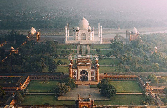 Photo of Taj Mahal, Agra by Hitendra Gupta