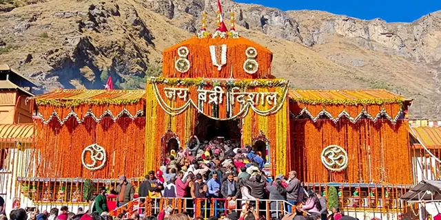 Photo of जय बदरीविशाल के जयकारे के साथ बदरीनाथ धाम के कपाट बंद, चारधाम यात्रा का हुआ समापन by Hitendra Gupta
