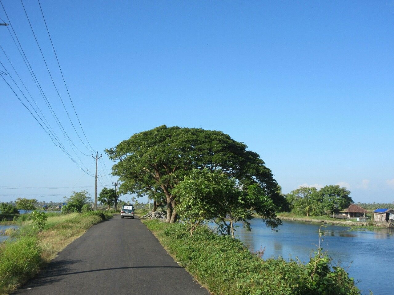 Photo of Kadamakkudy By Appu